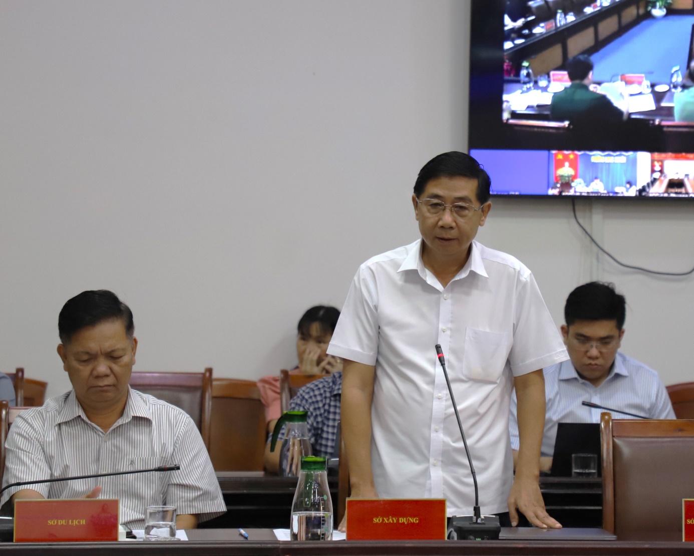 Giám đốc Sở Xây dựng tỉnh An Giang Lê Việt Bắc phát biểu tại cuộc họp